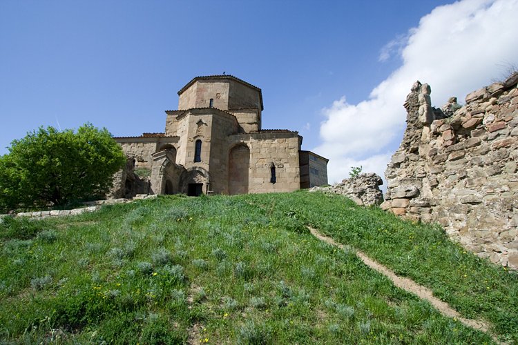 Weiter Richtung Tbilisi machten wir noch Halt beim Dschwari-Kloster (Kreuzkloster) ber Mzcheta, Georgiens alter Hauptstadt. (c) Christoph Riegler